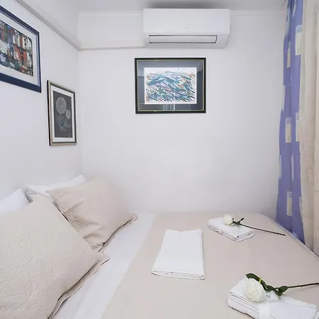 Sweet Old Town Apartment *